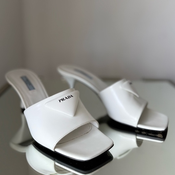 EUC PRADA Leather sandals $1,100 39 - Picture 6 of 13